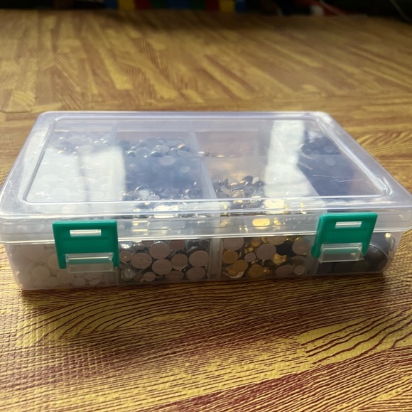 Donated - Rhinestone Starter Kit - Assorted Plastic Rhinestones & Cases - Picture 4 of 13